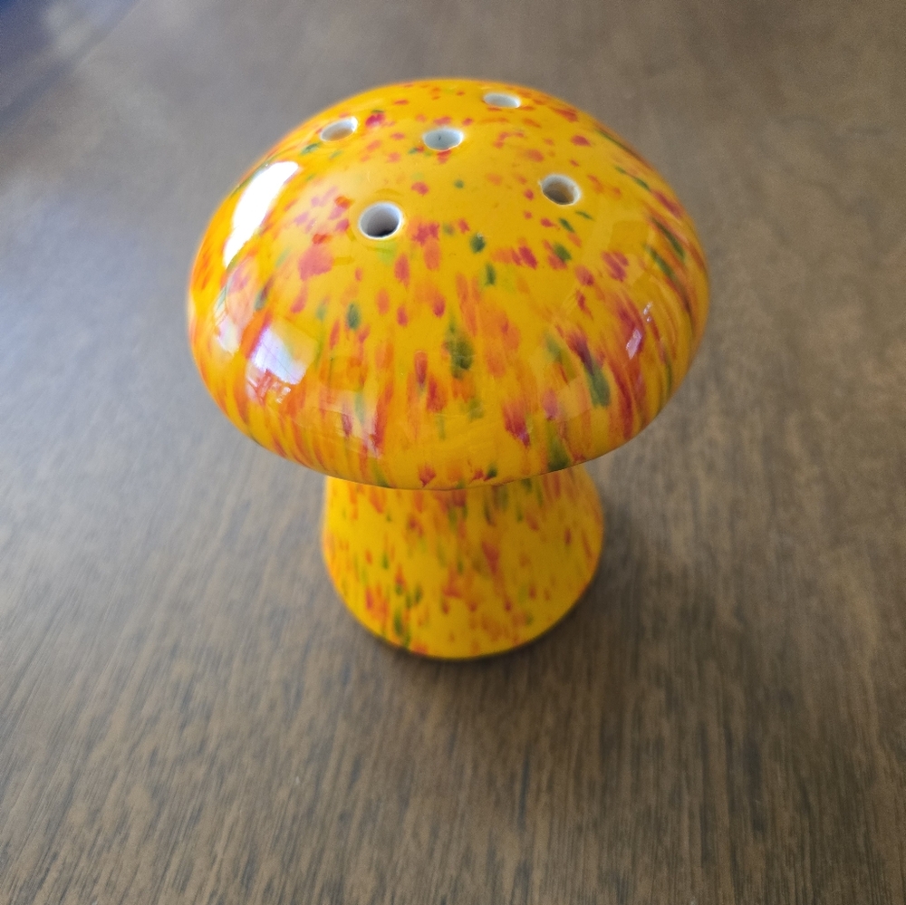 1970s Ceramic Mushroom Speckled Shaker Arnels? - Picture 3 of 4